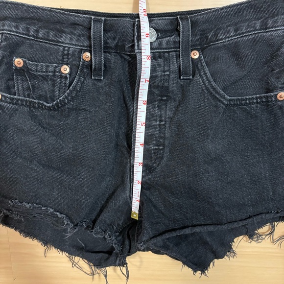 Levi’s 501 Cut Off Jean Shorts Size 24 Black High Rise Distressed - Picture 8 of 11